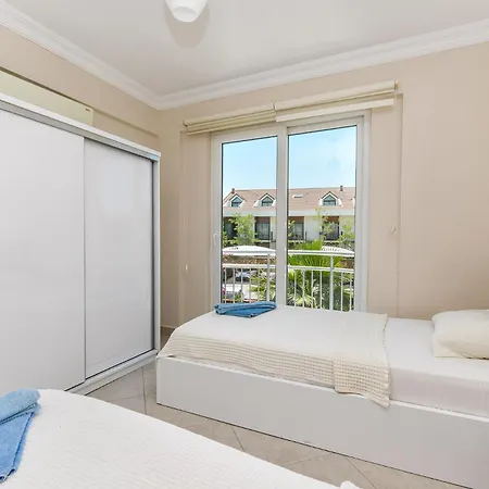 Light House 30 페티예
